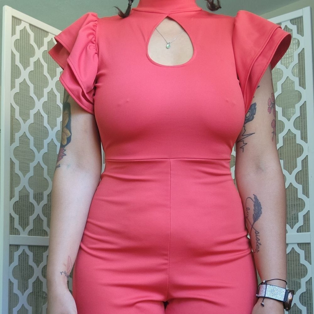 Red Keyhole Open Front Jumpsuit - Picture 3 of 5